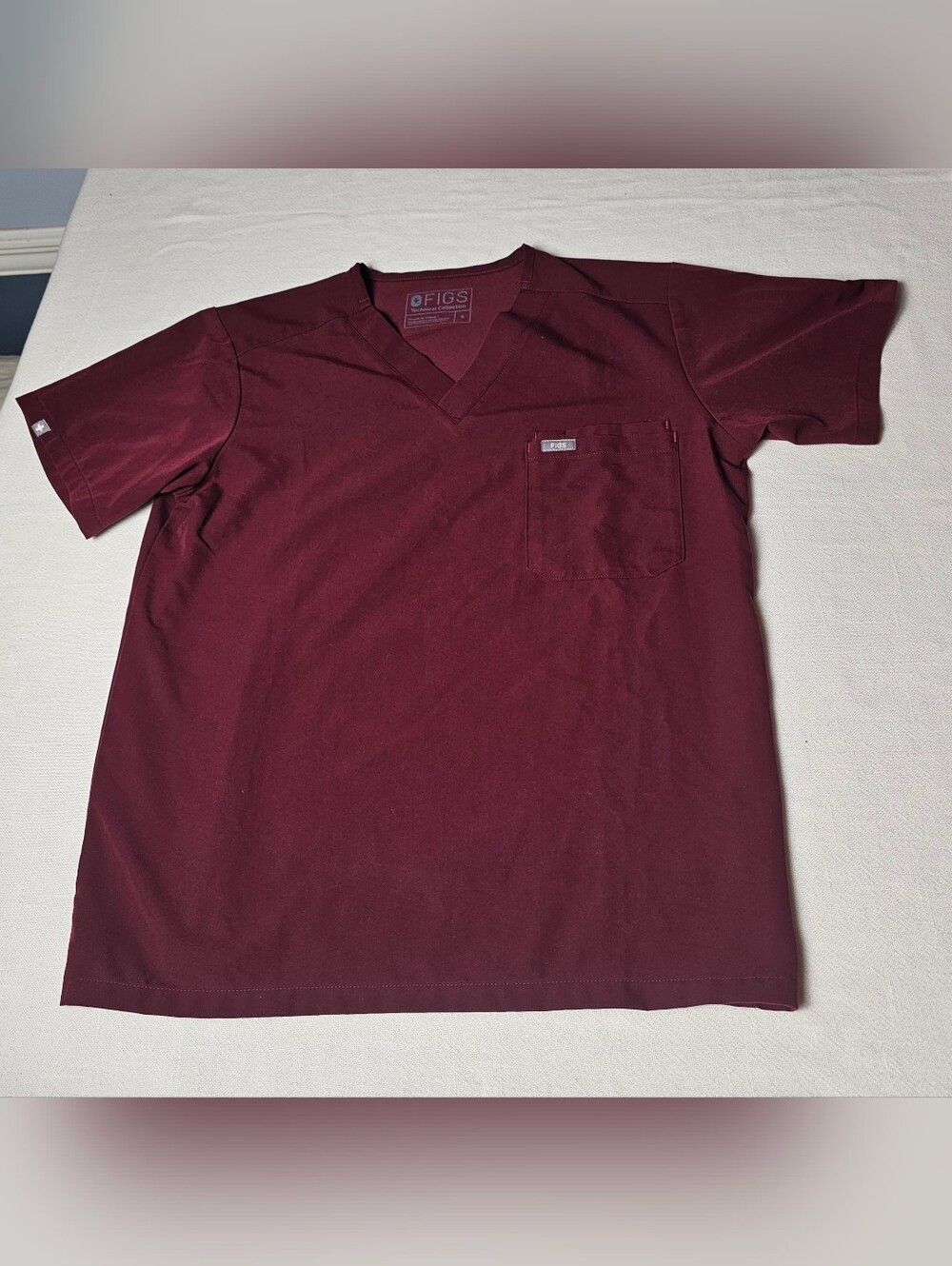 FIGS Leon Three-Pocket Scrub Top Mens Size Small Maroon